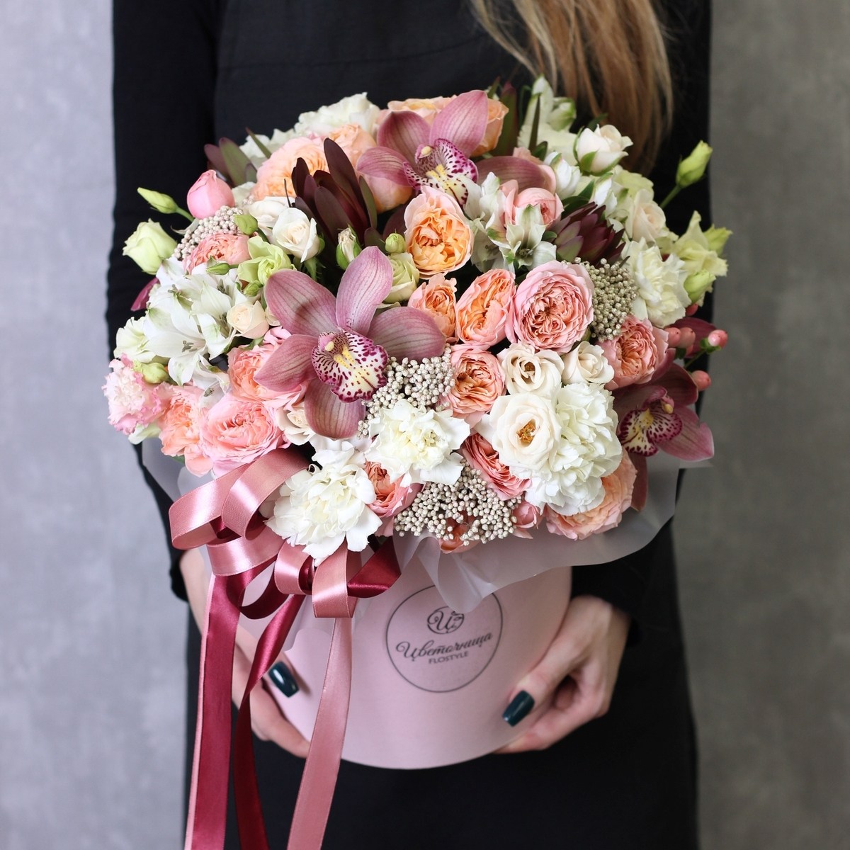 Cvety v shlyapnoj korobke 629